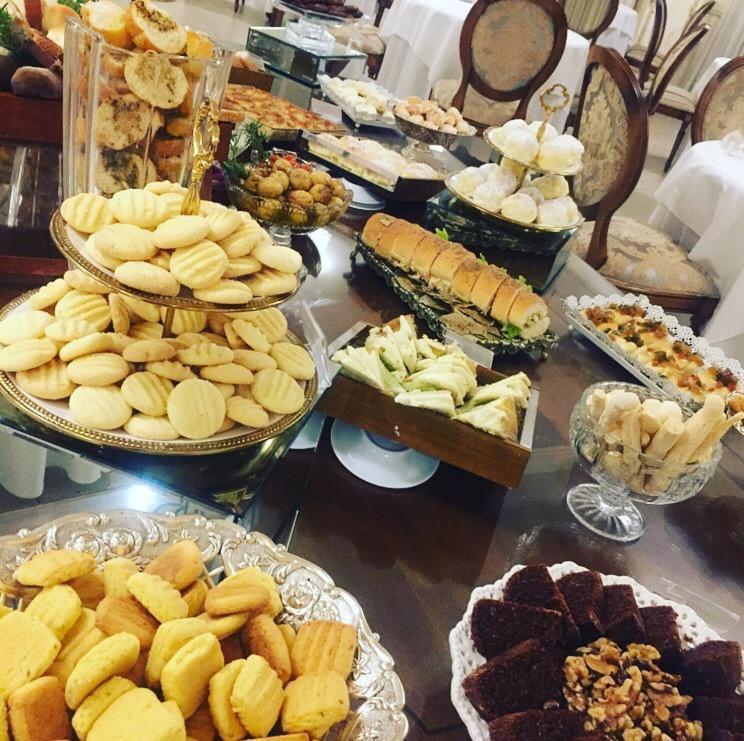 Golden Lis Hotel Boutique Goiânia Kültér fotó A selection of traditional sweets