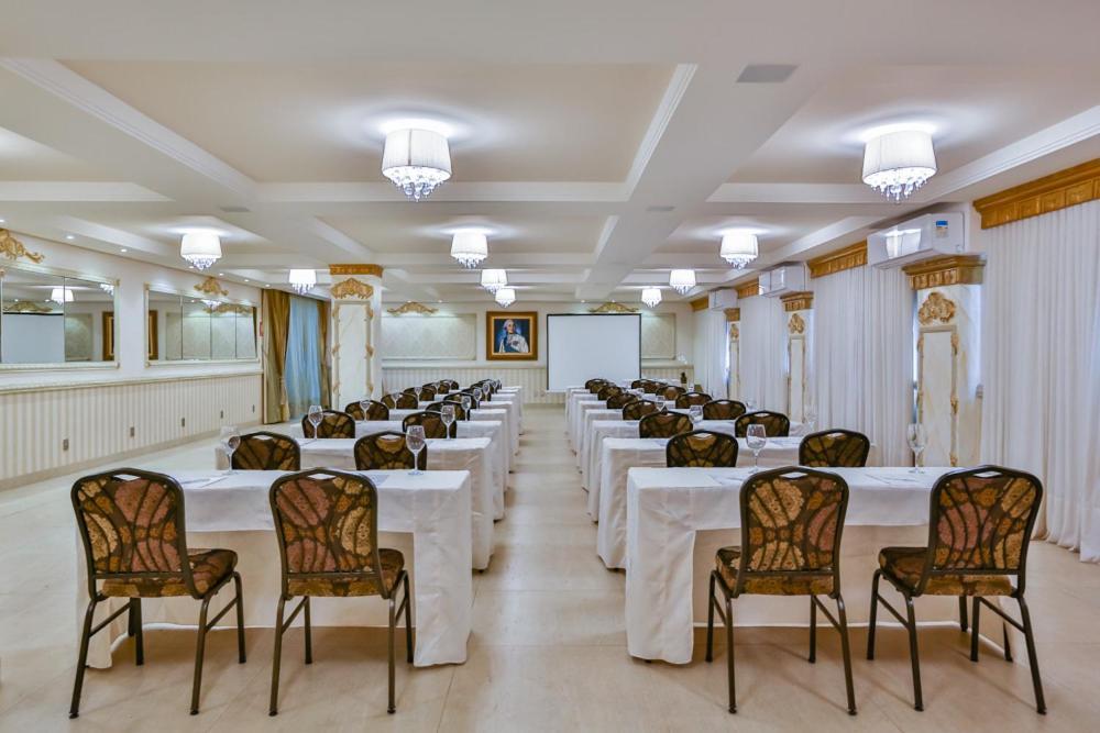 Golden Lis Hotel Boutique Goiânia Kültér fotó The meeting room